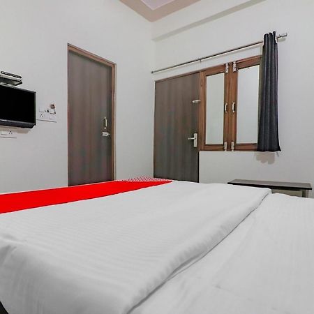Rajlakshmi Guest House Mathura Bagian luar foto