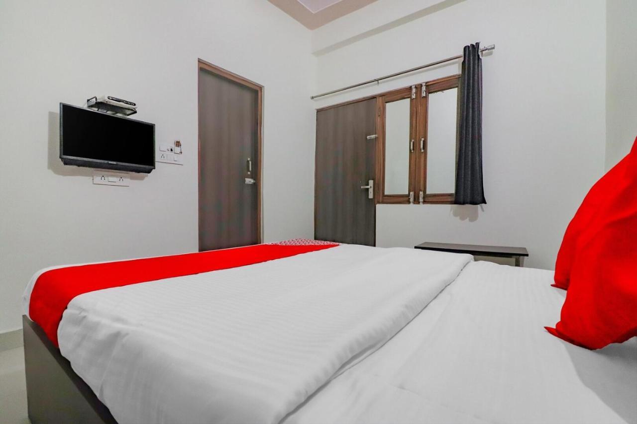 Rajlakshmi Guest House Mathura Bagian luar foto