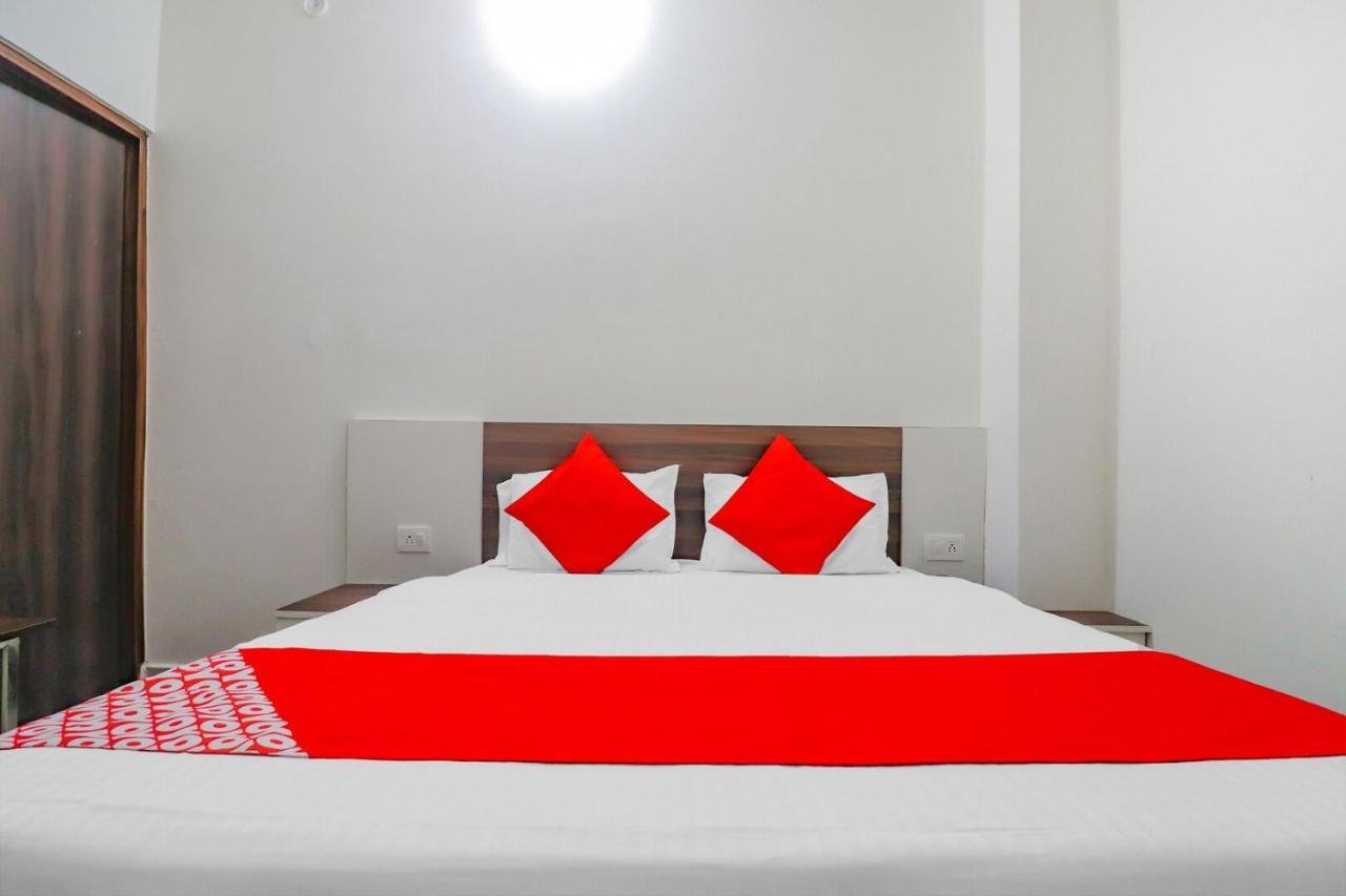 Rajlakshmi Guest House Mathura Bagian luar foto