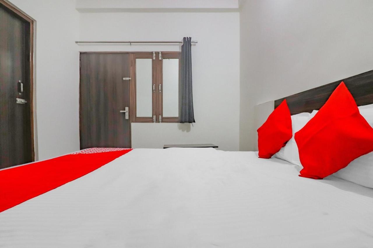 Rajlakshmi Guest House Mathura Bagian luar foto