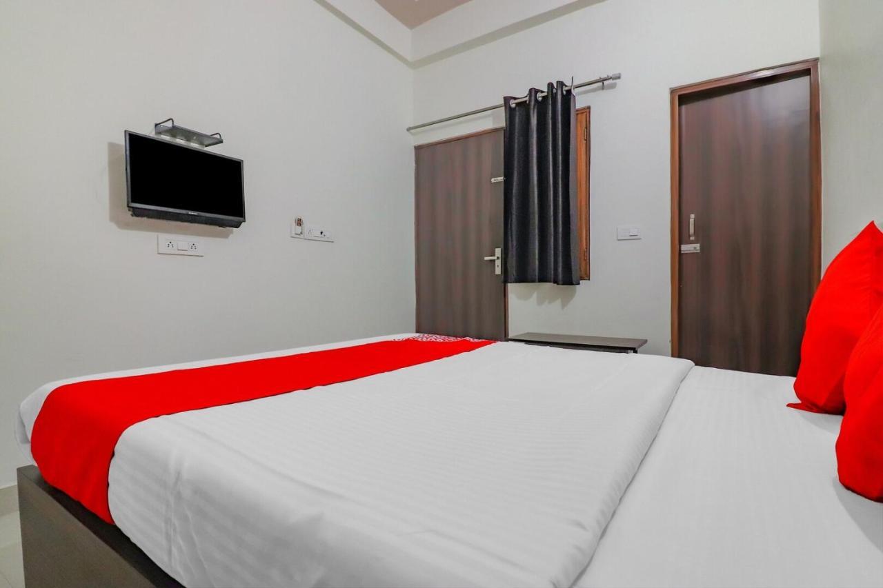 Rajlakshmi Guest House Mathura Bagian luar foto