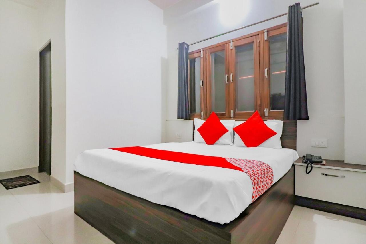 Rajlakshmi Guest House Mathura Bagian luar foto