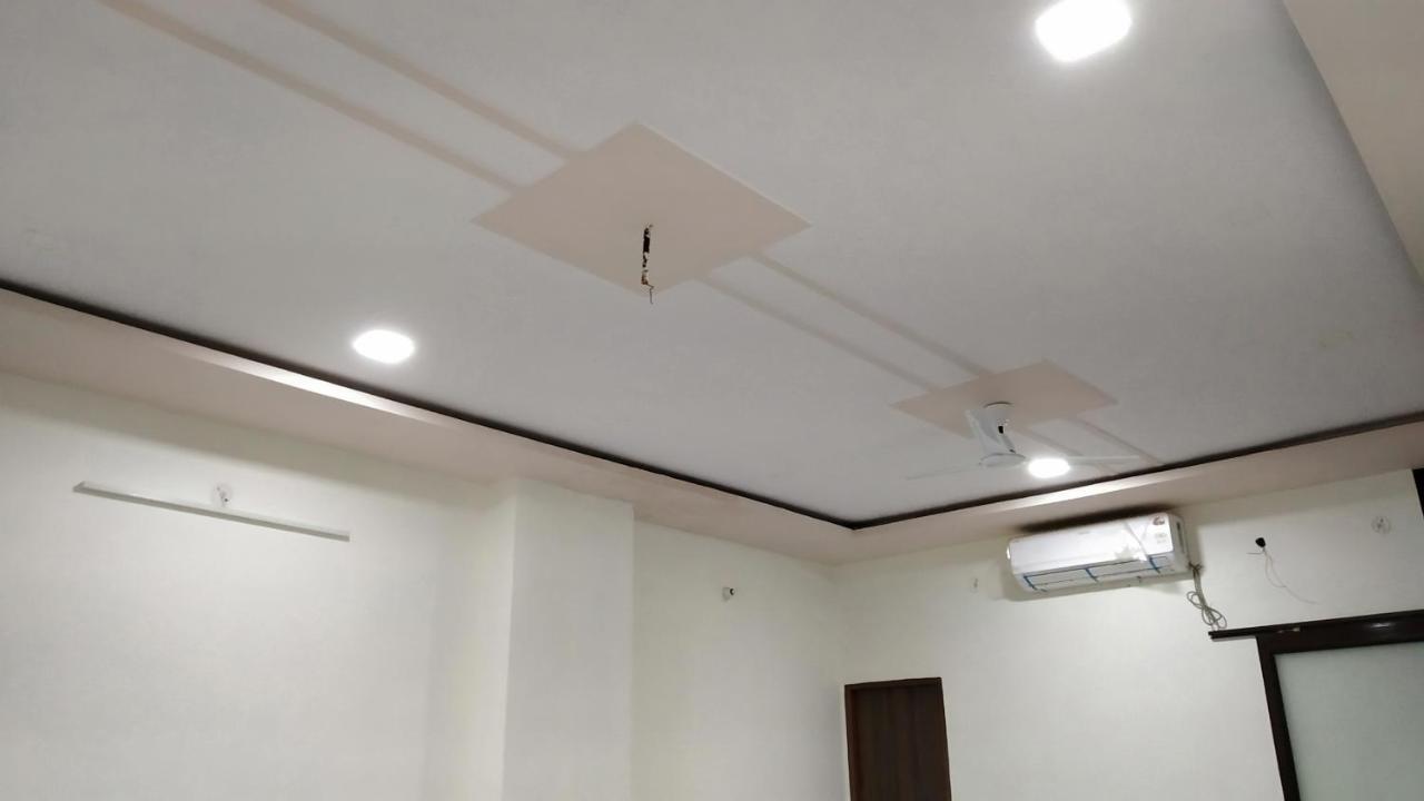 Rajlakshmi Guest House Mathura Bagian luar foto