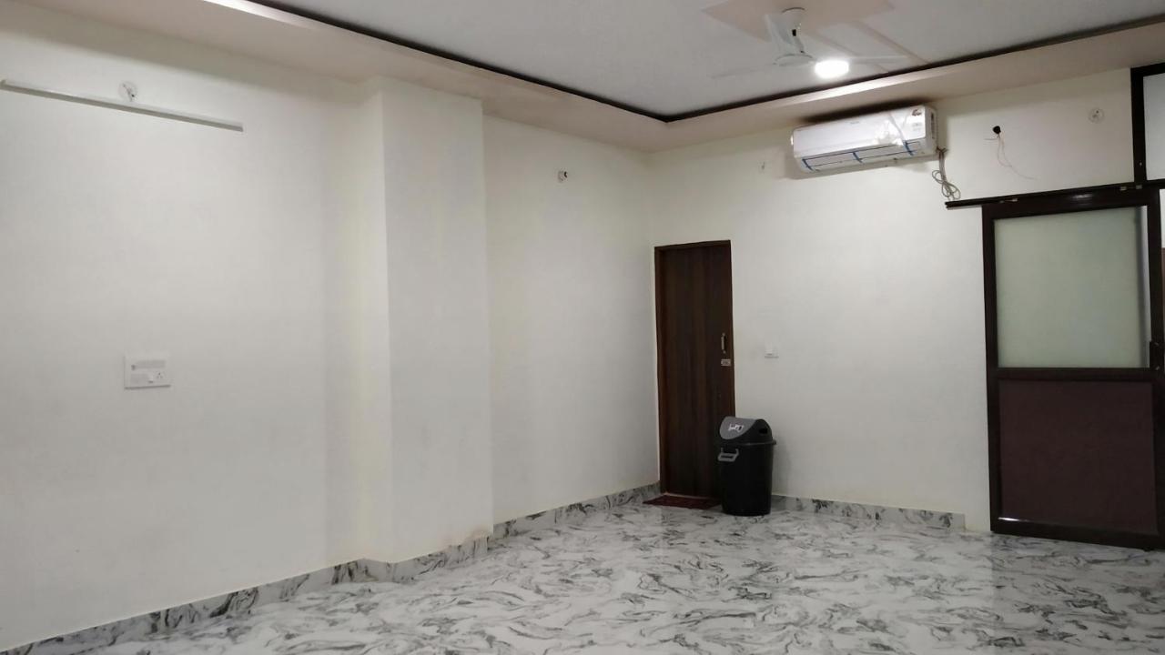Rajlakshmi Guest House Mathura Bagian luar foto