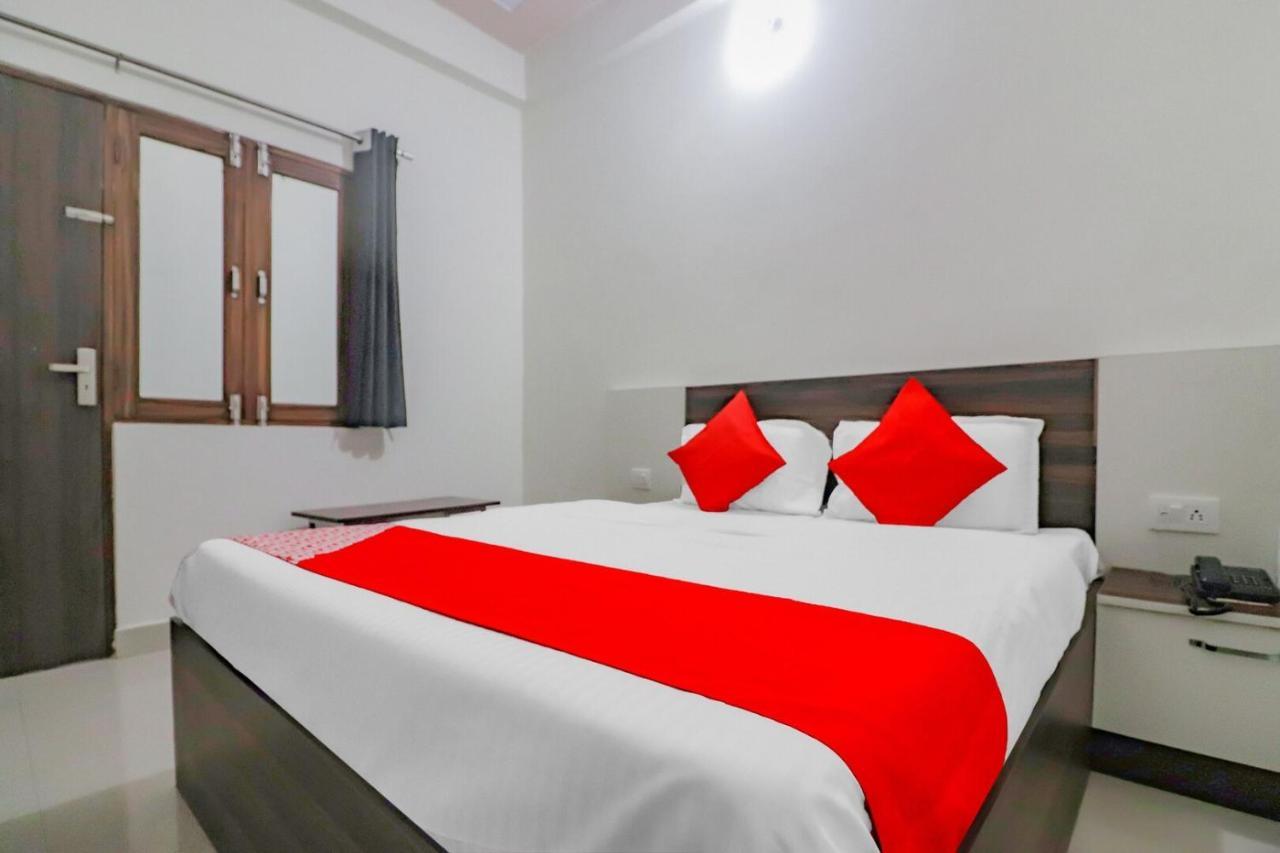 Rajlakshmi Guest House Mathura Bagian luar foto